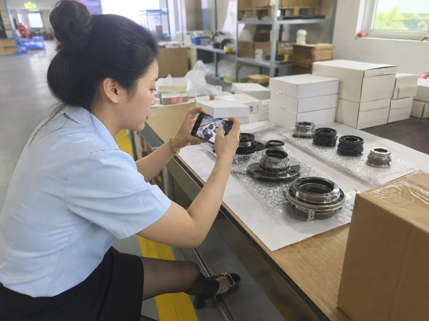 溶剂加工变更前后物料批次与排产记录核对现场